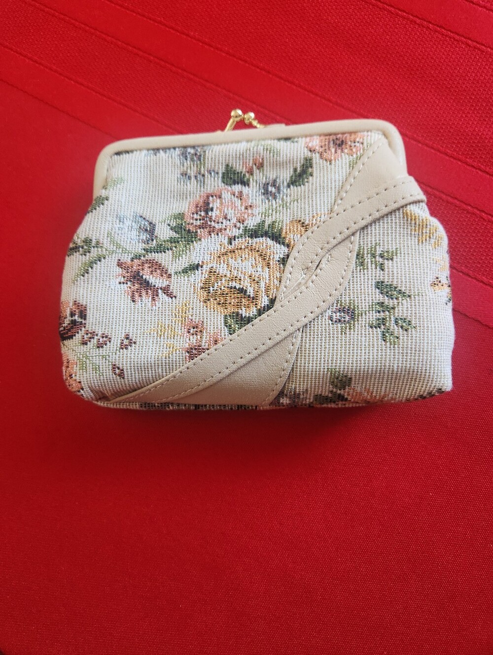 Source Unknown Cream Floral Tapestry Coin Purse with Beige Trim